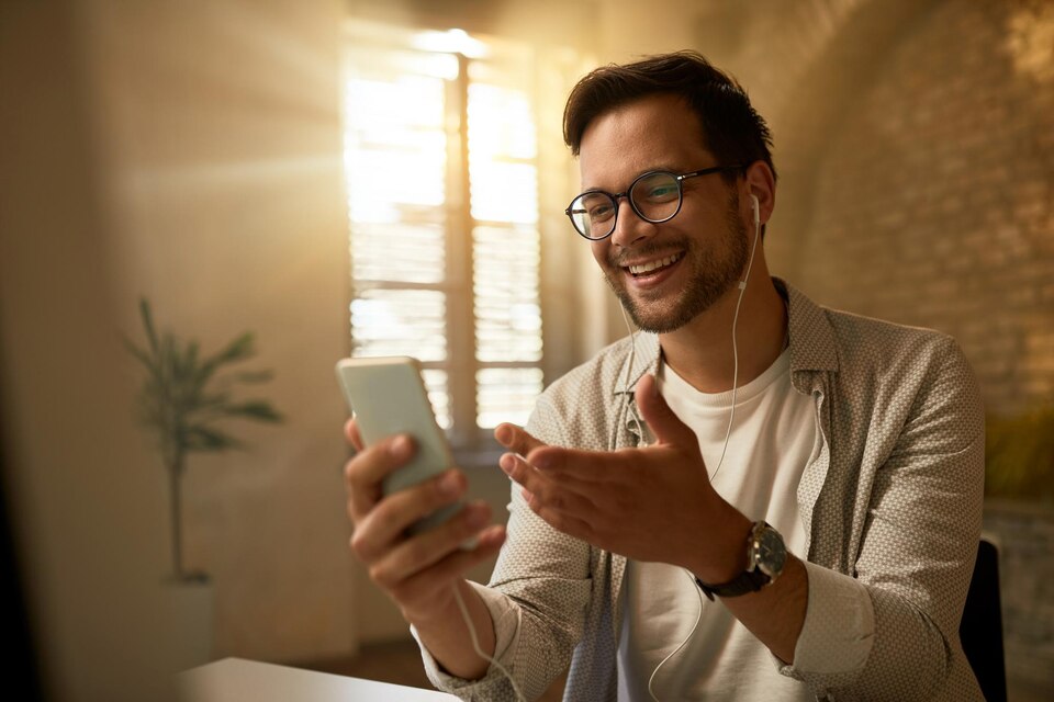 [fpdl.in]_young-happy-businessman-using-mobile-phone-while-working-office_637285-6487_large